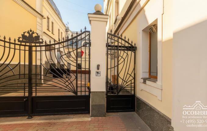 в Яковоапостольском переулке, 5-7, площадь 478 м