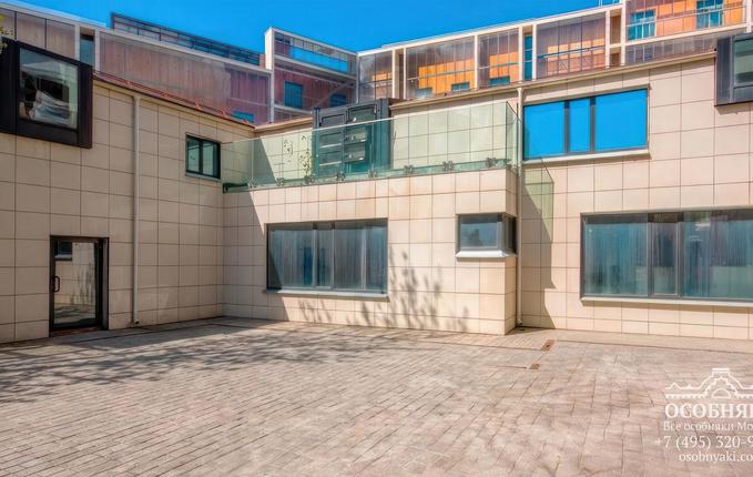 в Пожарском переулке, 15, площадь 3040 м