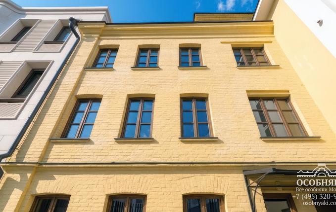 в Большом Толмачёвском переулке, 5с7А, площадь 138 м