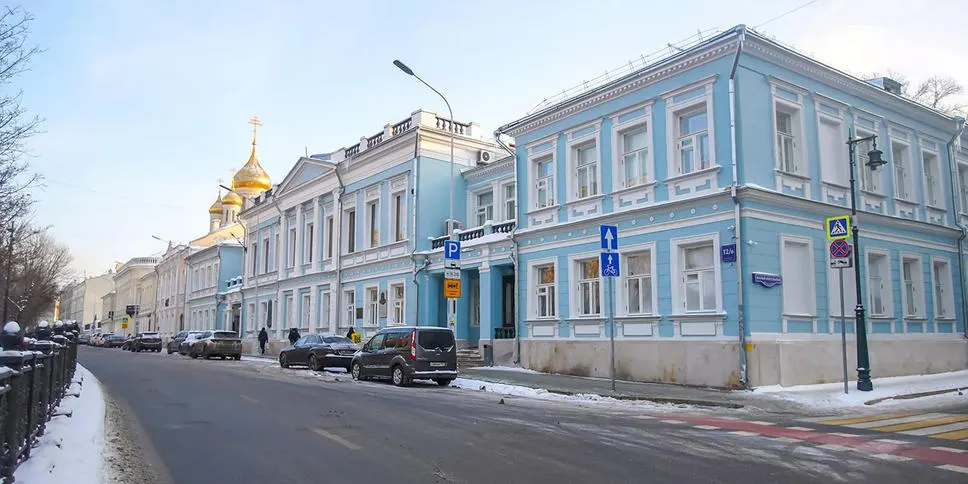 Главный фасад особняка