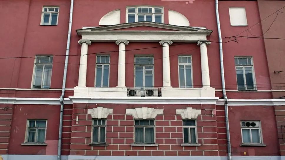 Сохранённый фасадный декор