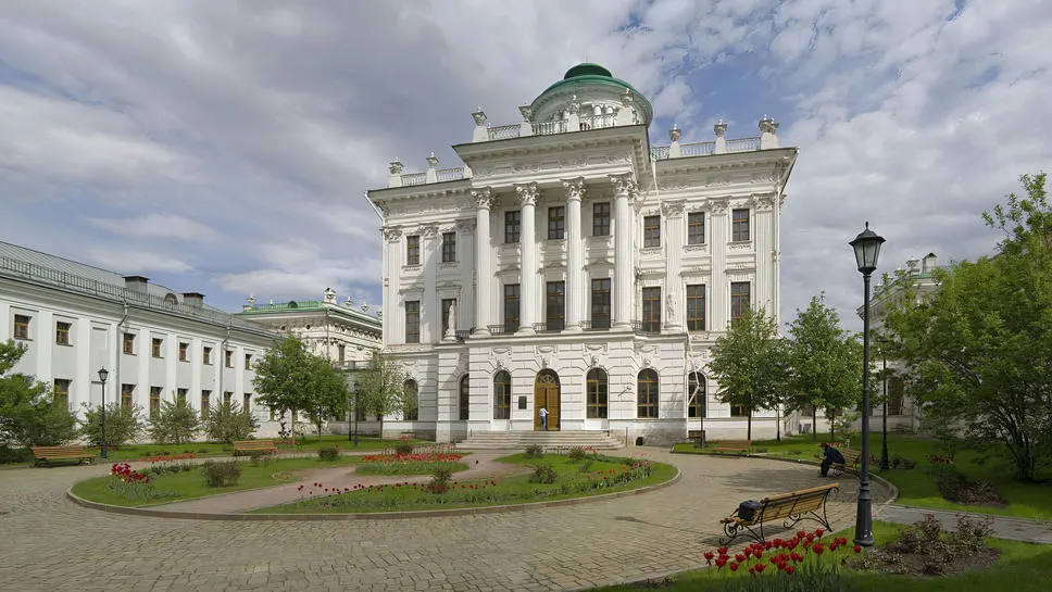 Фасад со стороны Староваганьковского переулка