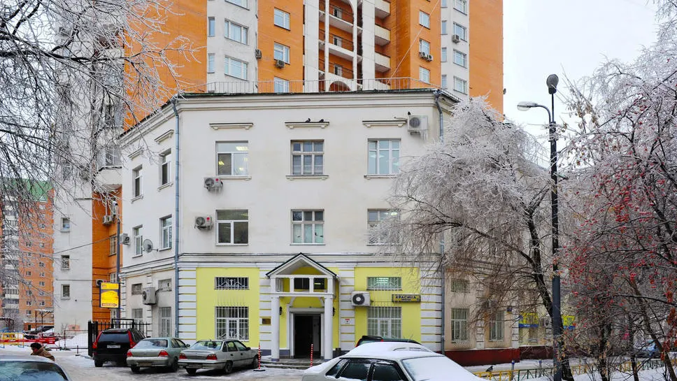 Особняк в стиле сталинской архитектуры