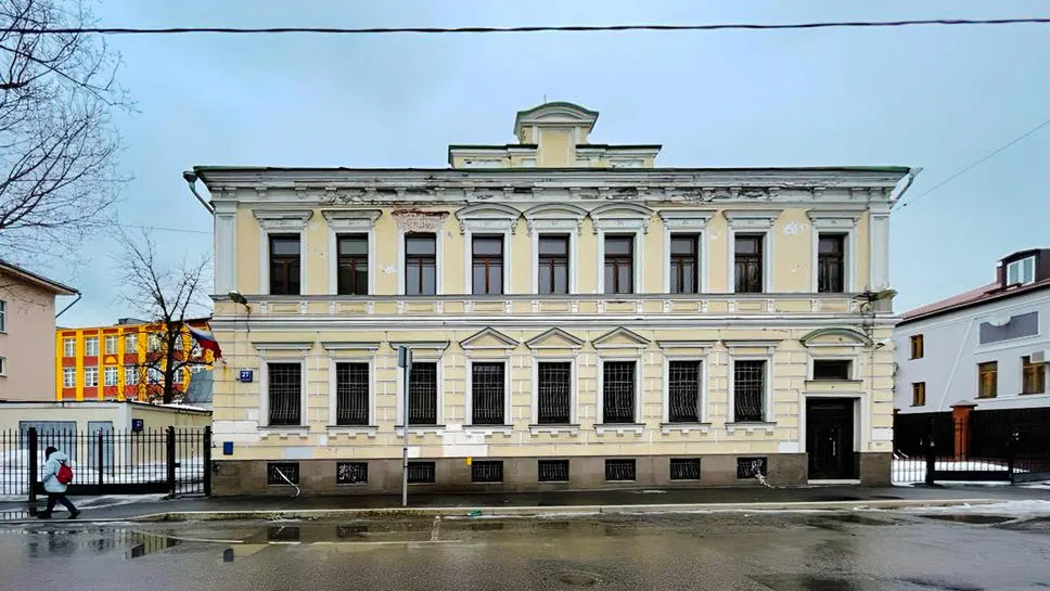 Торжественный фасад особняка