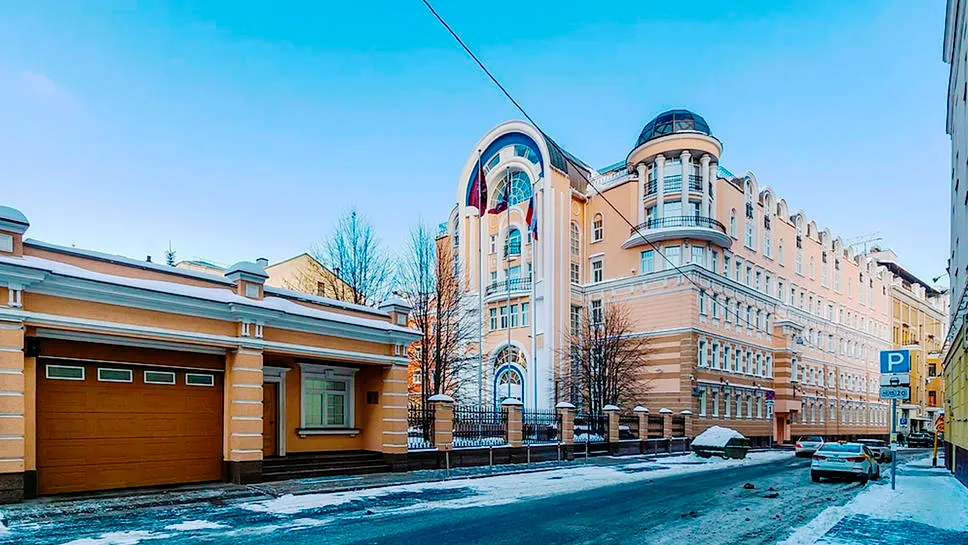Обновлённый фасад особняка