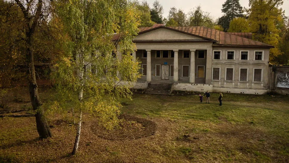 Фасад главного дома усадьбы Никольское-Обольяниново, автор фото: Vadim Razumov