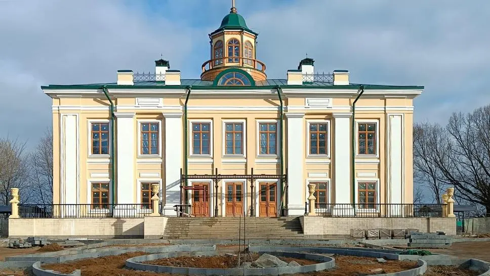 Комплекс особняков в районе Филёвский парк — постройка начала XIX века. Бывшие земли Нарышкиных.