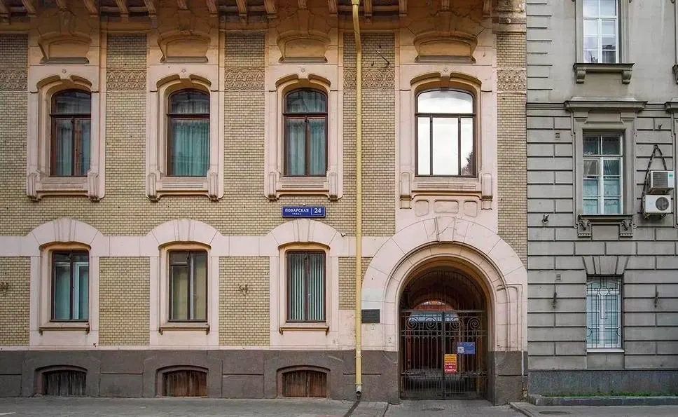 Парадный фасад особняка