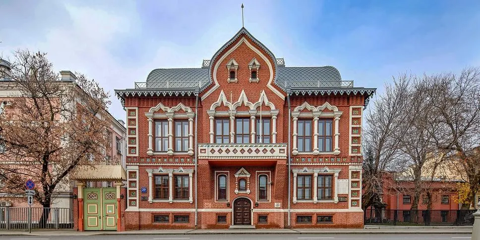 Особняк Цветкова на Пречистенской: уникальный русский терем