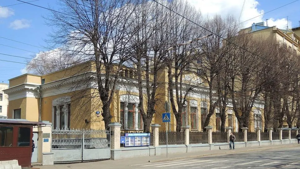 Угловой фасад особняка