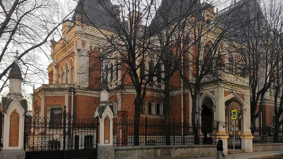 Фактурные фасады особняка