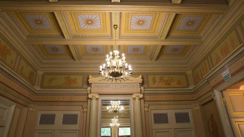 Потолок с кессонами в греческом стиле