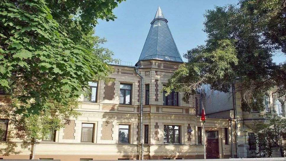 Парадный фасад особняка