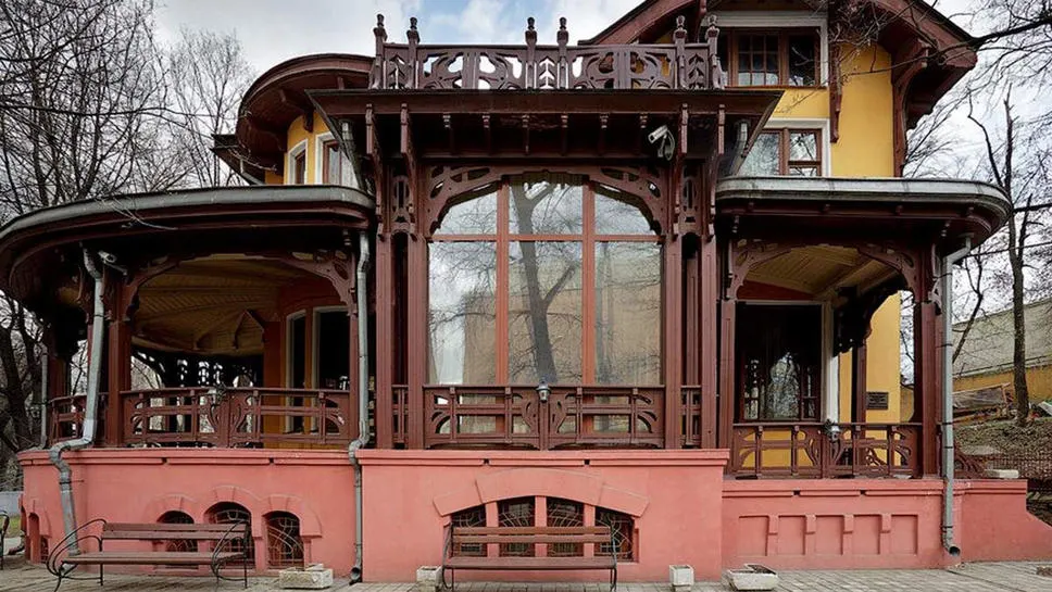 Модернистские фасады особняка