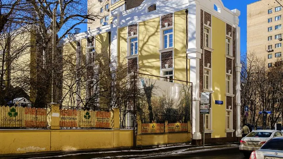 Площадь здания составляет 404 метра