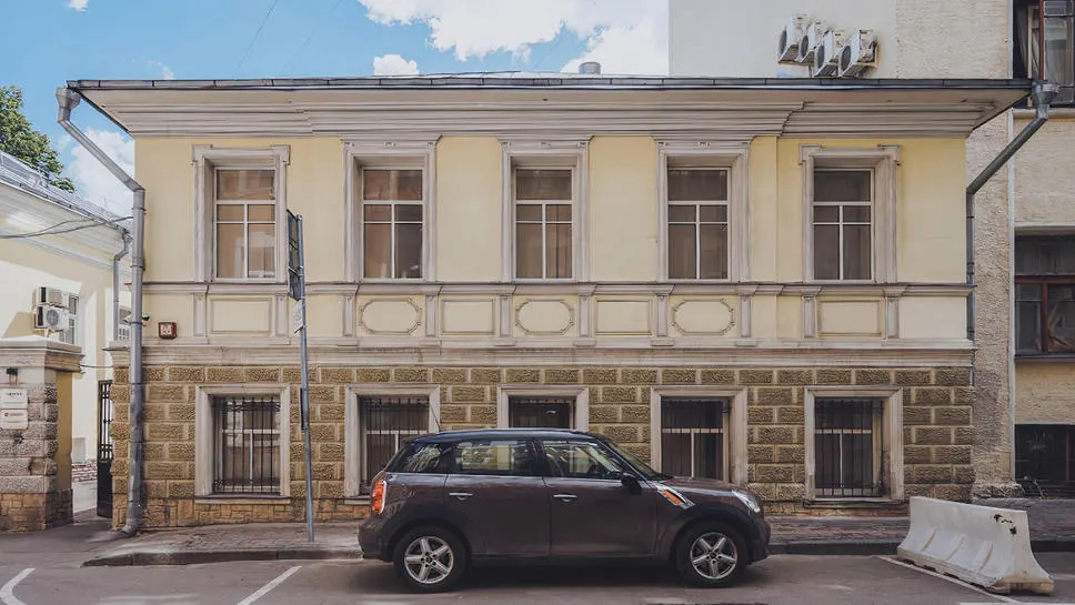 Фасад особняка на переулке Боброва, 4