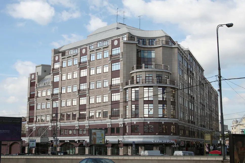 Главный фасад особняка на Арбате