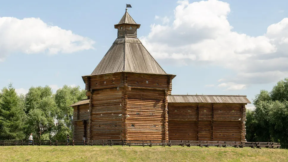 Угловая башня
