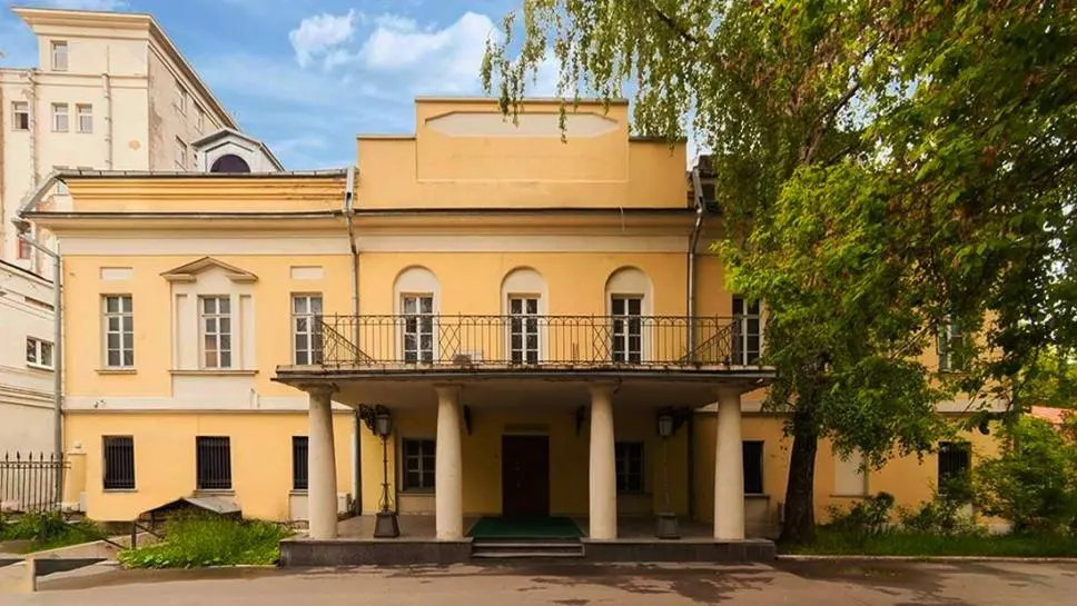 Особняк построен в 1827 году